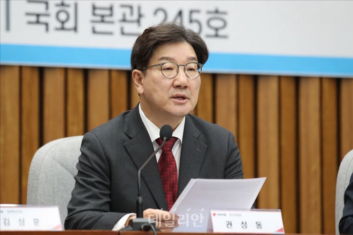 [속보] 권성동 "민생 추경 필요…지역화폐 등 정쟁 소지 배제해야"