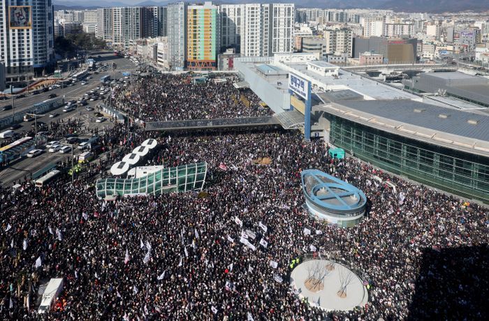 의식수준이…민주당, 2030 청년에 "고립시켜야" "쓰레기들" 발언 파문