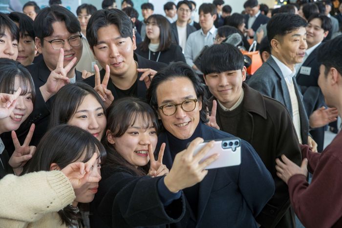 신입사원 직접 만난 조현범 회장 "문제의식 가져야… 실패해도 도전"