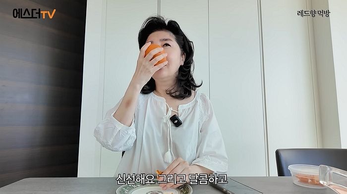 '59세' 동안 여에스더, '이 과일' 먹는 루틴 공개… "혈당지수 낮은 편, 당뇨에 부담 없다"