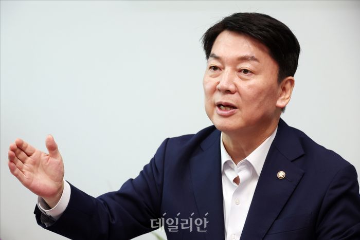 안철수 "민주당, '최고존엄 아버지' 건드렸다고 고발…어디서 인간성 논하나"