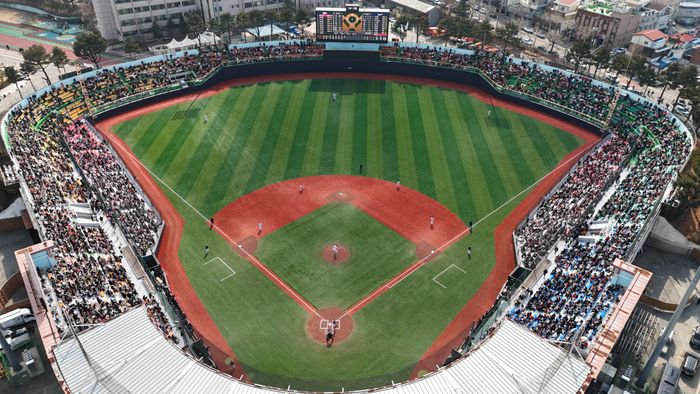 ‘KBO 1000만 관중 시즌2’ 꿈 아닌 현실 되려면? [기자수첩-스포츠]