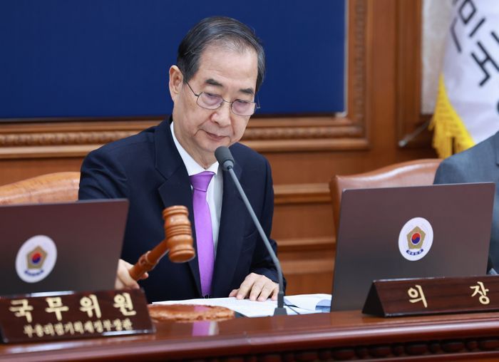 한덕수 대행 "국무위원 소명은 통상전쟁으로부터 국익 확보하는 것"