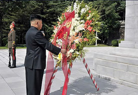 김정은 중공군묘 참배 "시진핑 보고 계세요?"