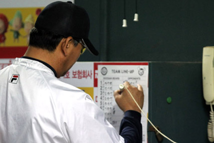 ‘13시간 뒤 4차전’ 김진욱 감독 정공법 통하나