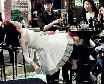 '응급남녀' 송지효 웨딩드레스 공중부양 연기 '아슬아슬'