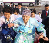 상봉장서 북측 직원에 리설주, 장성택 묻자...