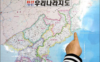 남한 내 탈북자들, 북 가족에 "나오면 개고생"