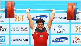 은메달 들어올린 김민재!