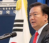 청와대 "내부문건? 찌라시 묶은것…법적대응 하겠다"