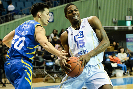 '맥 빠진 2약' KCC-삼성, 프로라면..