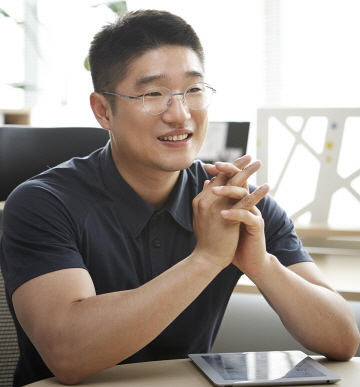 까사미아, 사무용가구 우피아로 2세 경영 다지기