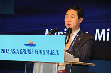 유기준 해수부 장관, 남북한 연결하는 ‘평화크루즈’ 검토