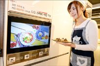 "주방 수납장에 고화질 스크린"… LG '스마트 TV' 출시