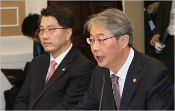 카드 수수료 최대 0.7% 인하…연간 6700억 절감