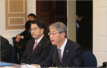 가맹점 수수료 인하에 카드업계 '당혹' 