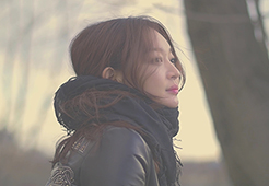 신민아, 일상이 화보…파리서도 빛난 '분위기 여신'