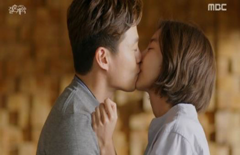 뻔한데 푹 빠졌네…'결혼계약' 뜻밖의 성공