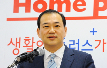 김상현 홈플러스 대표 '가습기 살균제' 호된 신고식