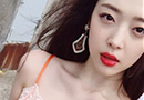 설리, 중국 웨이보에 민망 셀카 투척 '갑자기 왜?'