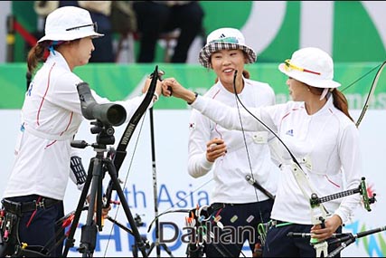 ‘바꾸고 또 바꿔도’ 못 말리는 한국 양궁