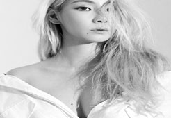 씨엘, 셔츠 사이로 드러난 반전 볼륨 '깜짝'