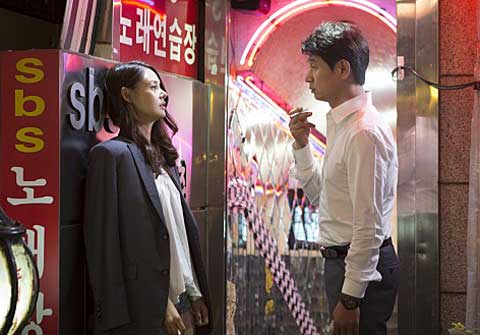10년간 훔쳐보기, 사랑일까 스토킹일까