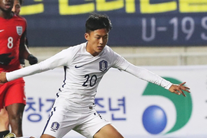 이승우 폭풍 드리블에 종가 수비라인 ‘와르르’