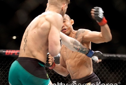 맥그리거, 챔피언 알바레즈도 알도 눕히듯? 