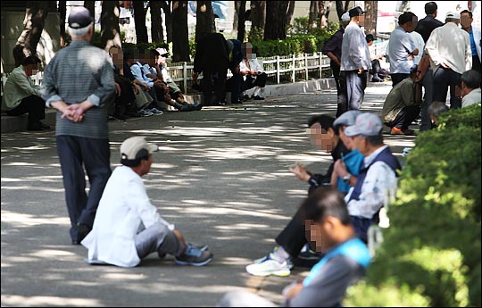 2020년 한국, 2050 대신 고령층이 '가계소비' 주체로...'과제' 산적