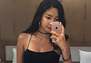 NS윤지, 침대 앞 아찔 포즈 '아이폰, 그리고 개미허리'