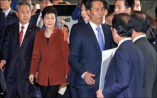 '운명의 한 주' 맞은 박근혜 대통령, '탄핵 선고' 따른 행보는