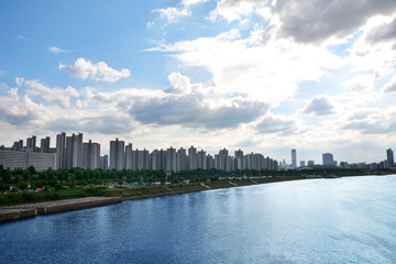 한강변 가장 비싼 동네는 강남 '압구정동'…2위 서초구 반포동