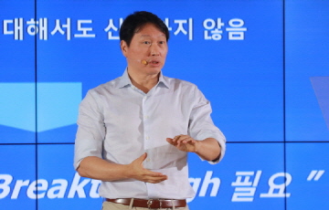 최태원 회장 '출금해제'…해외 현장경영 재시동