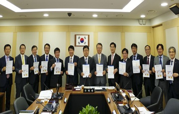 이경섭 NH농협은행장, '농부의 마음 통장·적금' 가입 