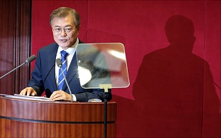 문재인 대통령, '인사 드라이브' 속도 내다 스텝 완전 꼬여