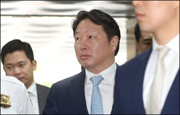 최태원 "박 전 대통령 독대서 동생 가석방 에둘러 언급"