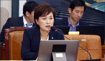 닻 올린 국토부 신임 수장 '김현미 장관'…첫 행보는?