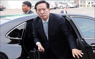 여당도 고개 가로젓는 송영무·탁현민…사퇴 요구 거세져
