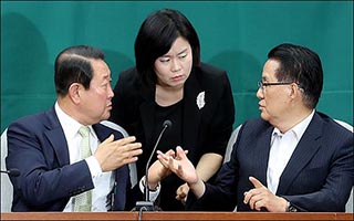 보수 2당 ‘따로 따로’ 굳어지고, 진보 2당 ‘하나로’ 급물살?