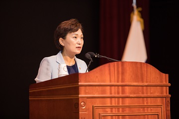 김현미 장관 "공공기관, 수익성 아닌 공공성 관점으로 봐야" 