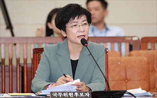 김영주 노동부장관 후보자 청문보고서 당일 채택…'의원불패' 지속