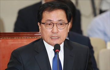 유영민 장관, 휴가중인 이통사 CEO에 회담요청 ‘갑질’ 논란 