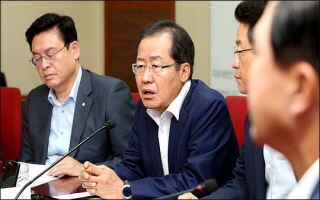 ‘박근혜 출당’ 언제?…한국당, 시점 ‘저울질’ 하나 