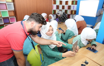 삼성전자, 시리아 난민캠프에 '스마트 스쿨' 개소