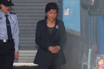 법원, 박근혜 전 대통령 구속 연장 결정