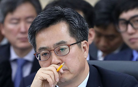 [2017 국감] 김성식 의원 “경제 뭣이 중한디, 복지 뭣이 급한디…정직하지 못해”