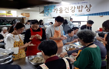 JT친애저축은행, 독거노인 가정에 가을 건강밥상 나눔 봉사