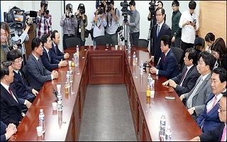 국민의당 통합철수 ·한국당 내홍에…보수재편 '시들'