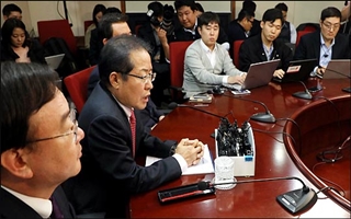 여야, 한국당 朴출당에 "전략적 꼼수, 공동전범" 반응 싸늘